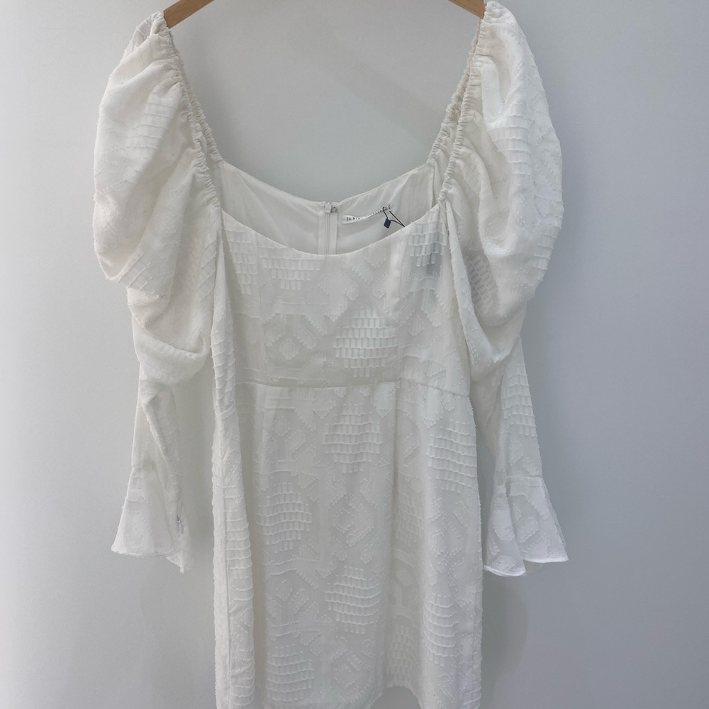 White puffy sleeve dress size L